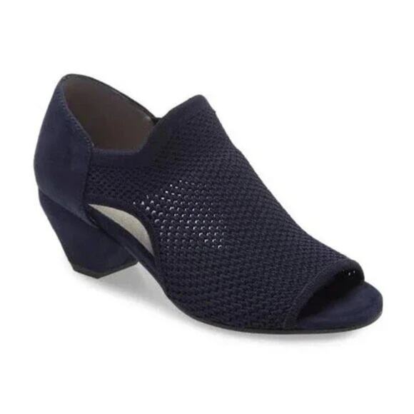 Eileen Fisher Wink Navy Blue Perforated Leather Peep Toe Heels Size 11 - Picture 1 of 7